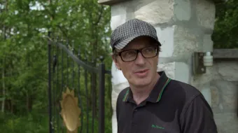 Der neue Nachbar hat den Waldweg mit Mauer und Tor versehen©EIKON Media GmbH