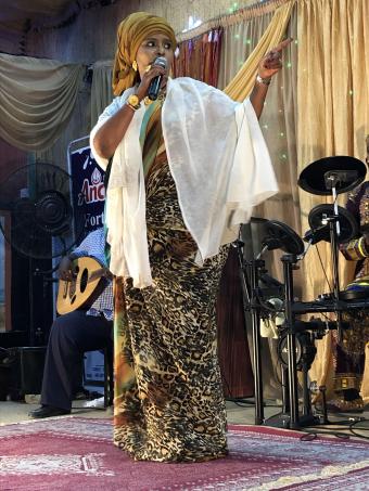 Sarah Halgan auf der Bühne