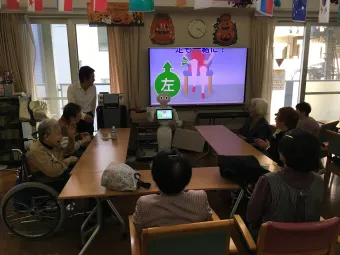 Sitzgymnastik mit Pepper im Pflegeheim