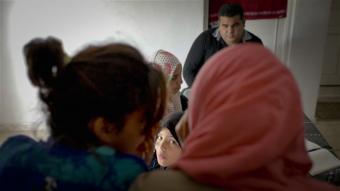 Aya, die Tochter von Olfa Hamrouni.